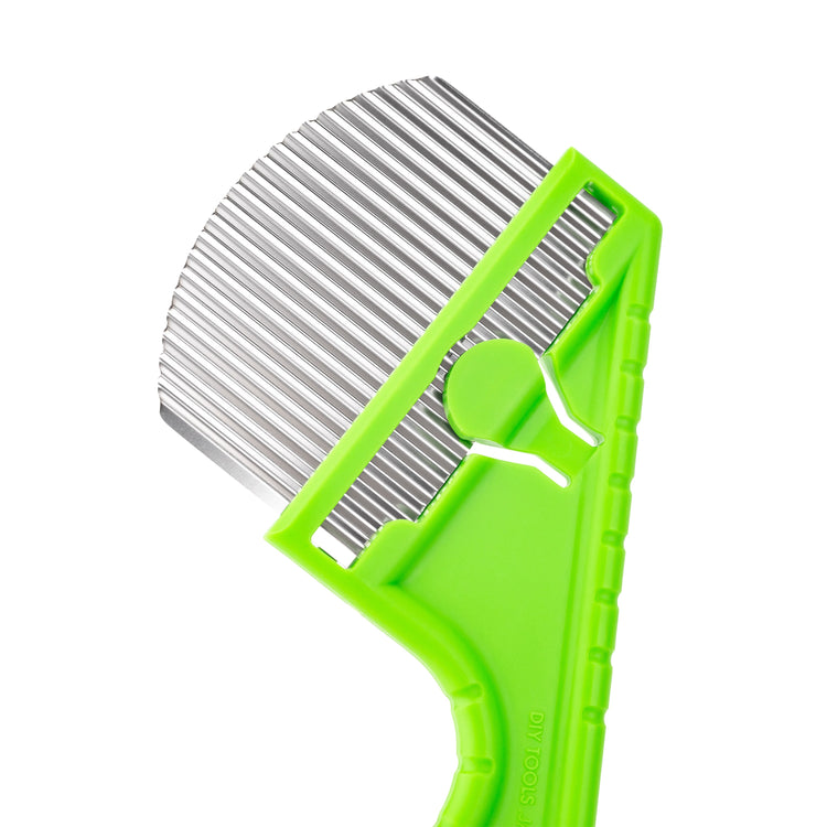 Close-up of the blade on the Nisaku Zassou Burush 3-inch Stainless Steel Rounded Weeder.